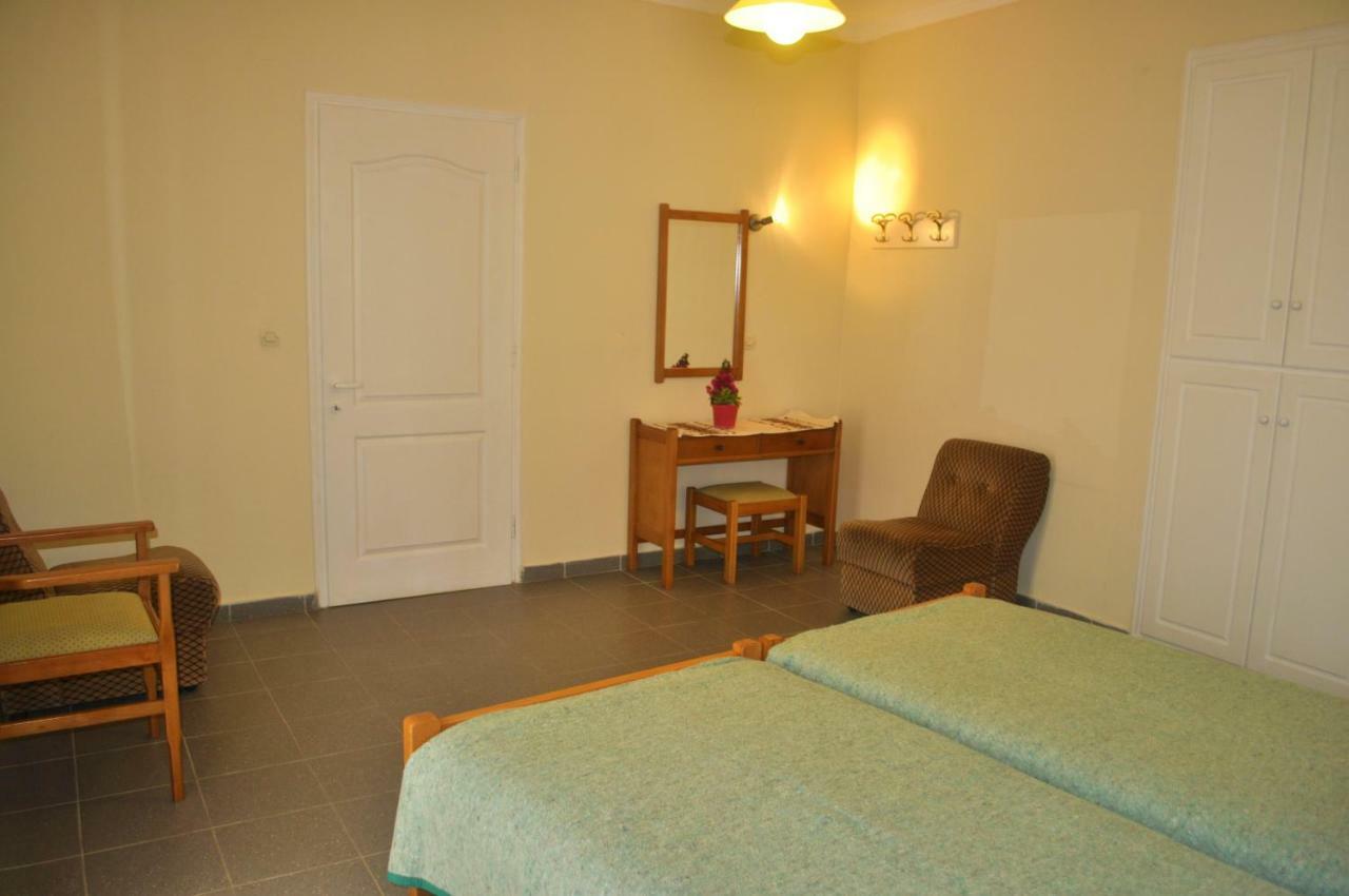 Holiday Studio Apartments Yannis On Agios Gordios Beach In Corfu Exterior photo